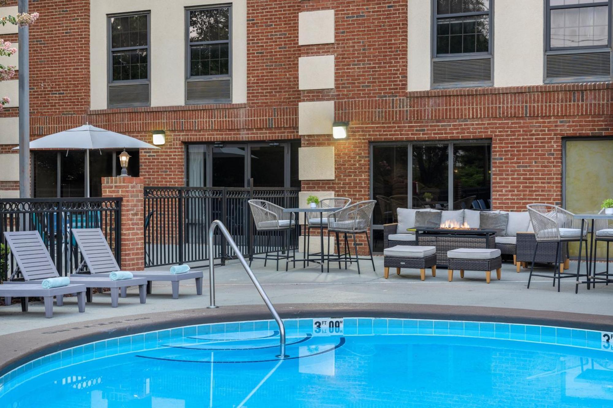 Four Points By Sheraton Greensboro Airport Extérieur photo