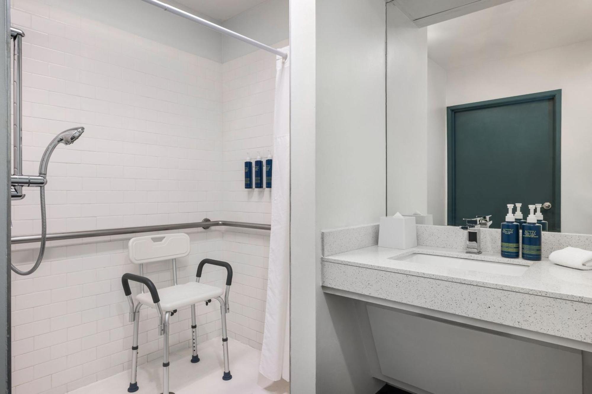 Four Points By Sheraton Greensboro Airport Extérieur photo
