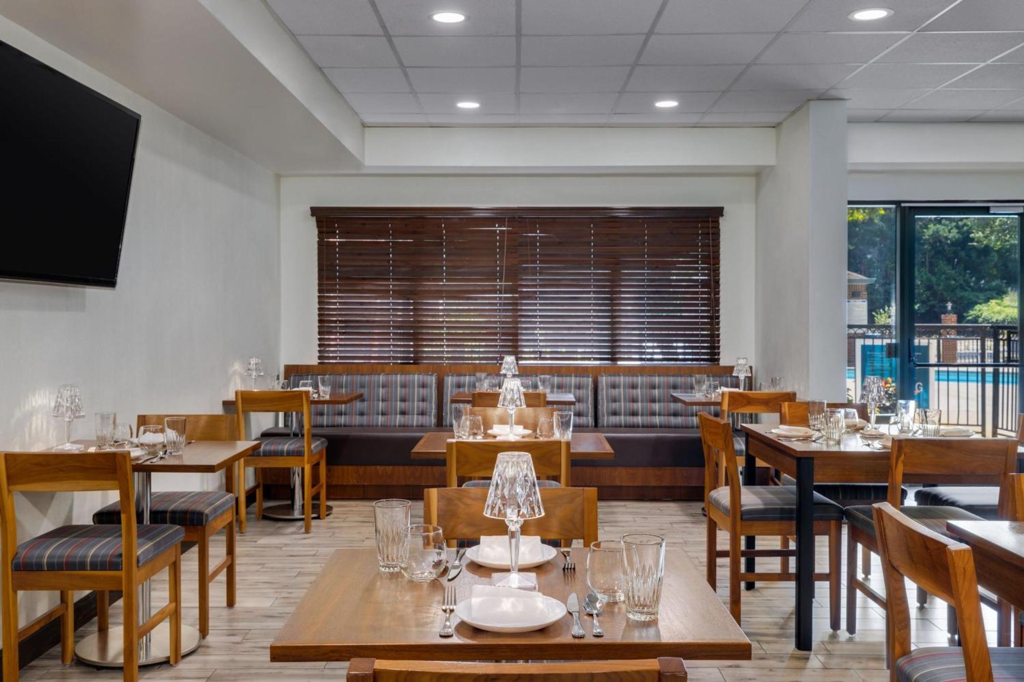 Four Points By Sheraton Greensboro Airport Extérieur photo