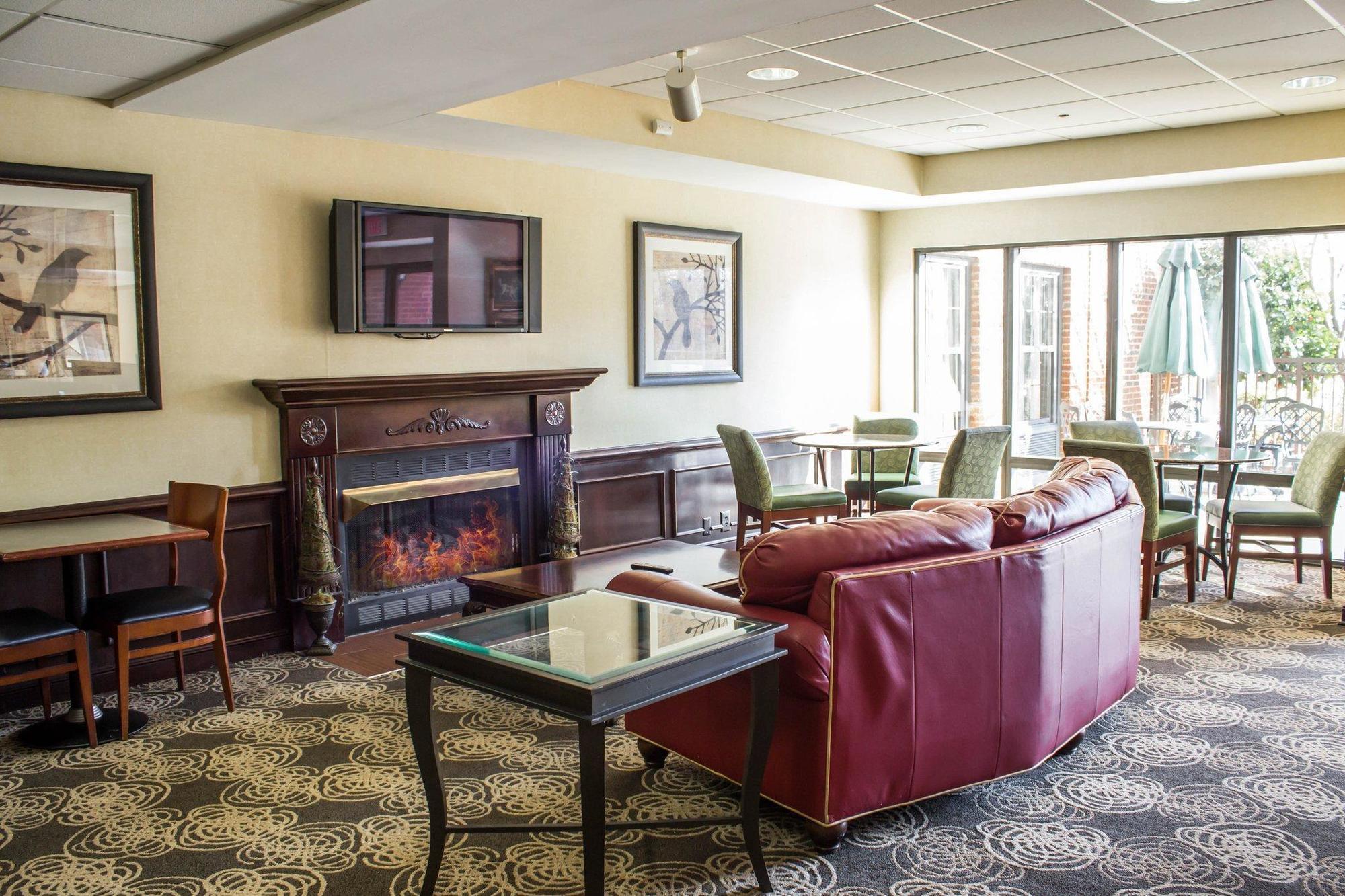 Four Points By Sheraton Greensboro Airport Extérieur photo